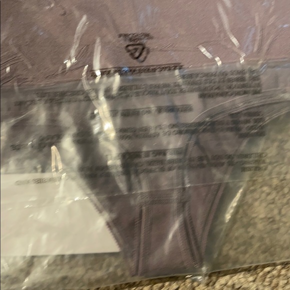 2 pair of Ultralight Seamless Thongs - Picture 5 of 5
